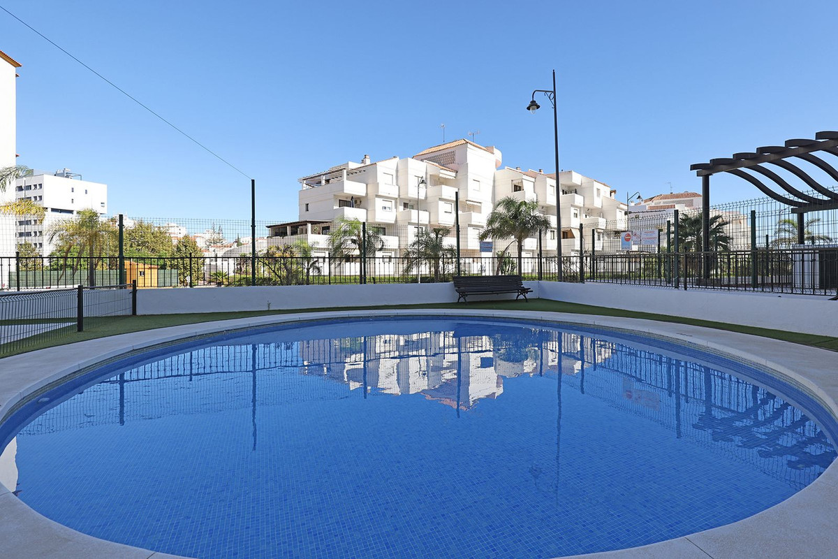 Se vende Apartamento Planta Media de 3 dormitorios en Costa Del Sol, Málaga, España