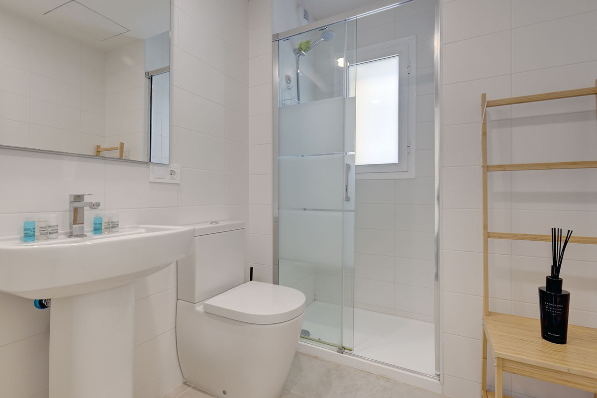 Se vende Apartamento Planta Media de 3 dormitorios en Costa Del Sol, Málaga, España