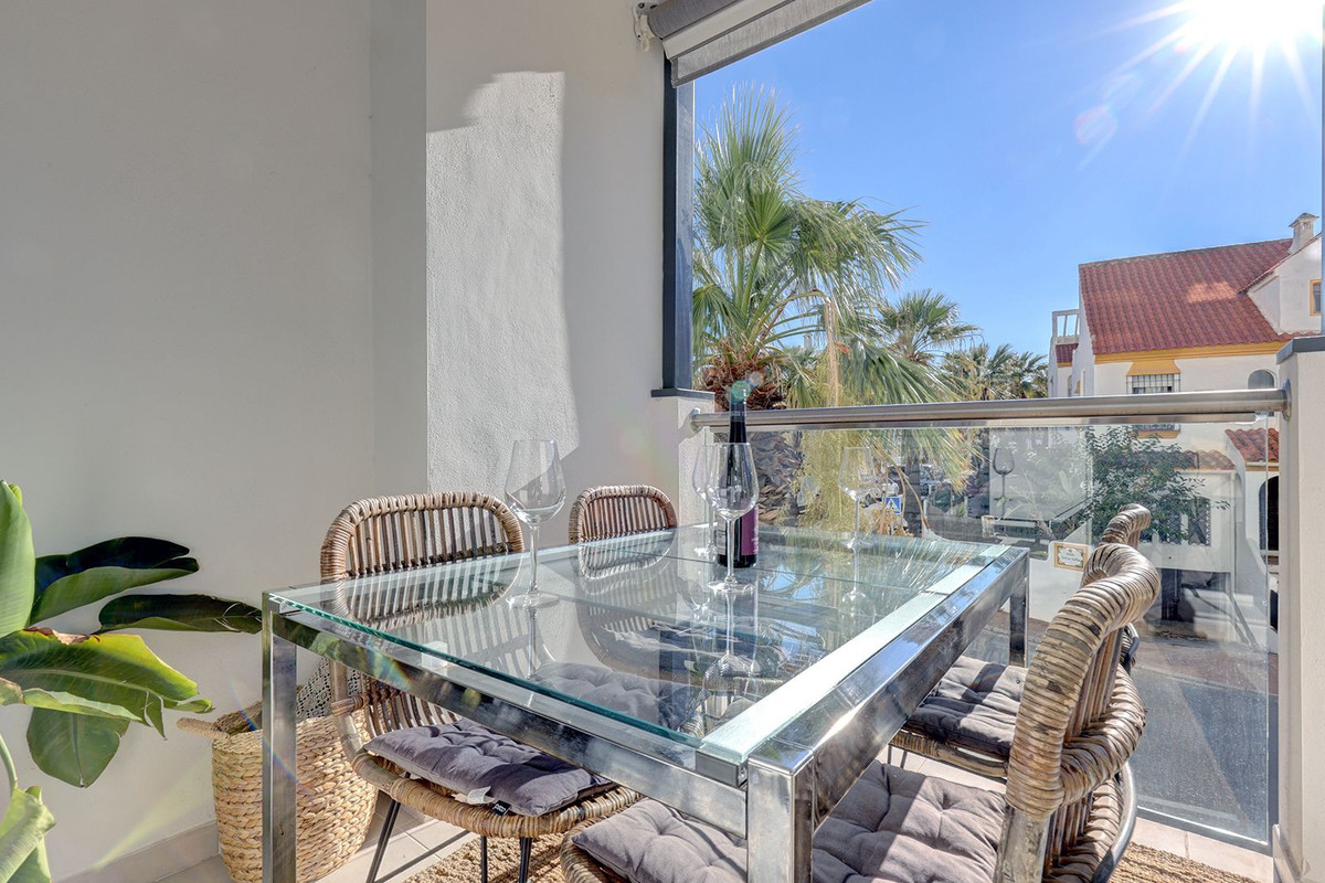 Se vende Apartamento Planta Media de 3 dormitorios en Costa Del Sol, Málaga, España