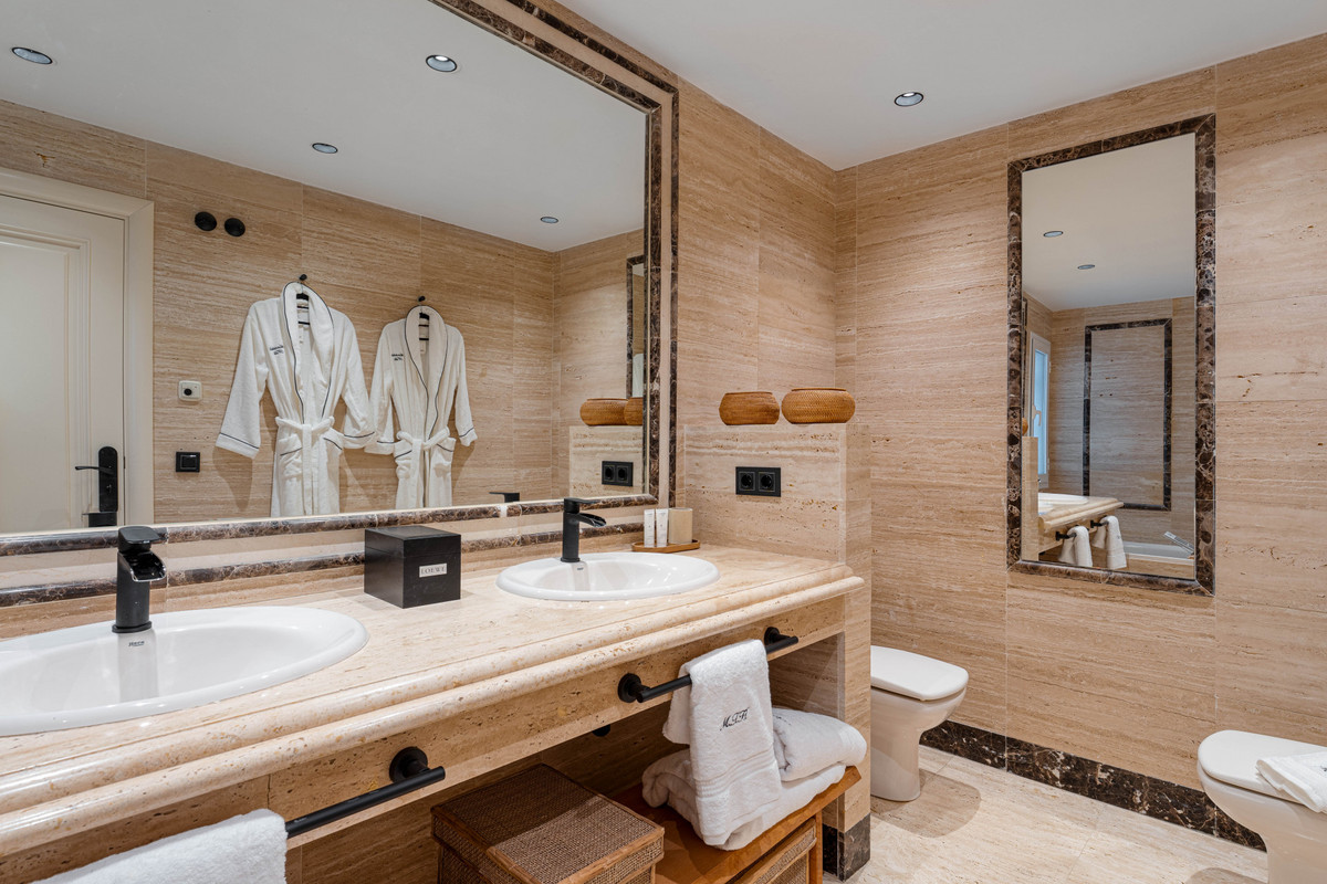 Se vende Apartamento Planta Media de 3 dormitorios en Costa Del Sol, Málaga, España