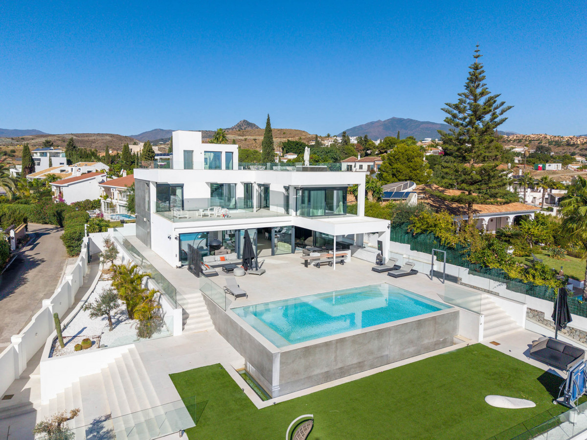 Se vende Villa - Chalet de 6 dormitorios en Costa Del Sol, Málaga, España