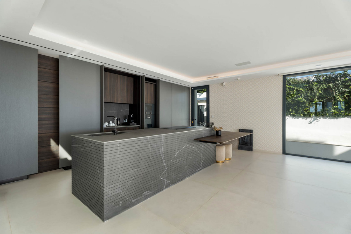 Se vende Villa - Chalet de 6 dormitorios en Costa Del Sol, Málaga, España