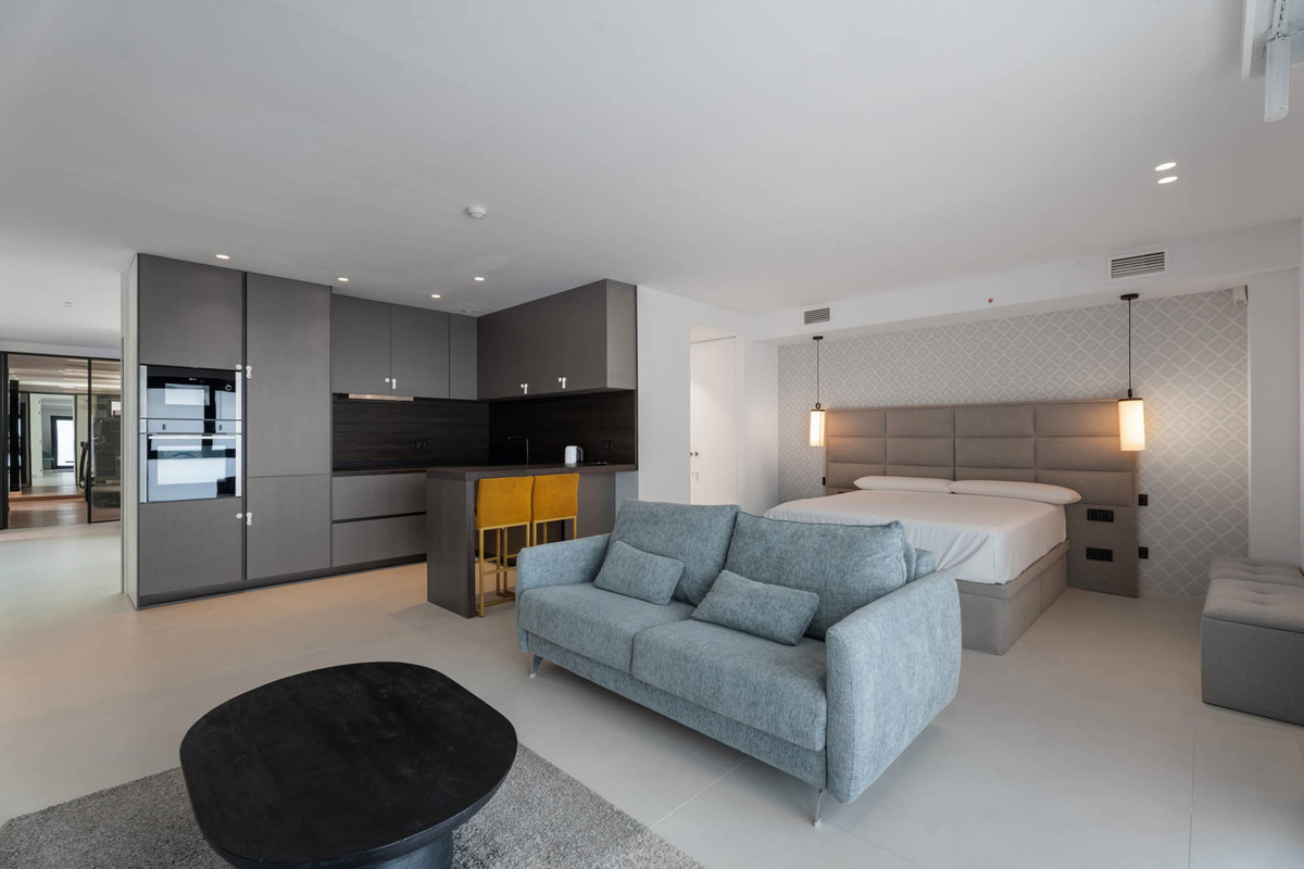 Se vende Villa - Chalet de 6 dormitorios en Costa Del Sol, Málaga, España