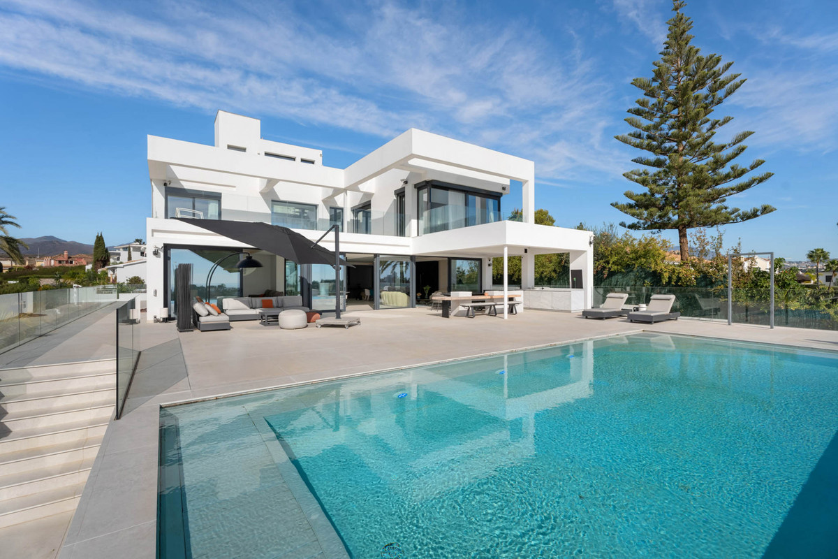Se vende Villa - Chalet de 6 dormitorios en Costa Del Sol, Málaga, España