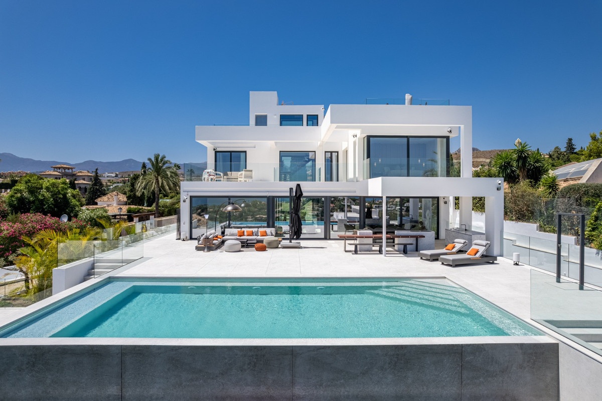 Se vende Villa - Chalet de 6 dormitorios en Costa Del Sol, Málaga, España