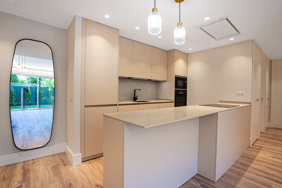 2 Bed Apartment for sale in San Pedro De Alcántara Costa Del Sol, Málaga, Spain
