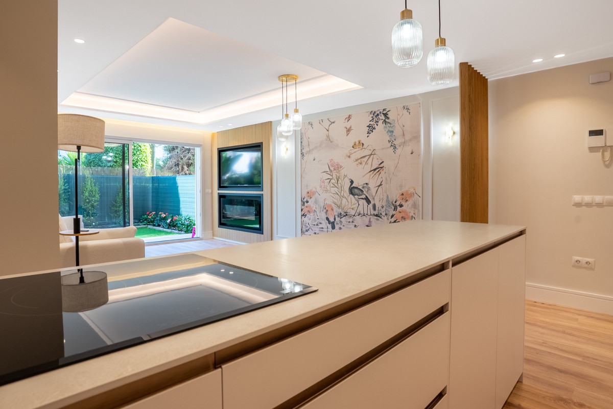 2 Bed Apartment for sale in San Pedro De Alcántara Costa Del Sol, Málaga, Spain