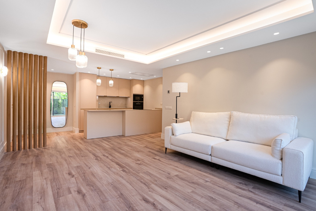 2 Bed Apartment for sale in San Pedro De Alcántara Costa Del Sol, Málaga, Spain