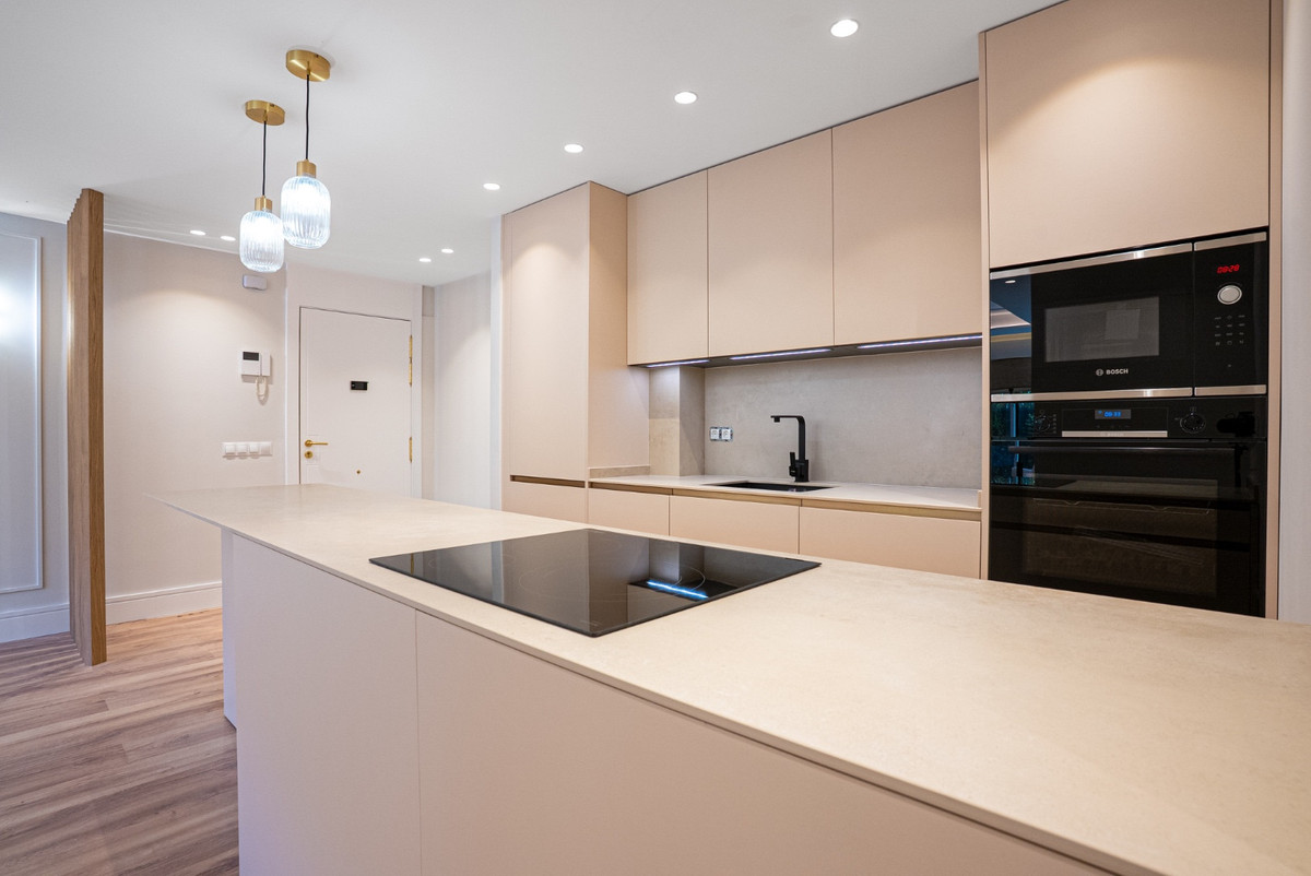2 Bed Apartment for sale in San Pedro De Alcántara Costa Del Sol, Málaga, Spain