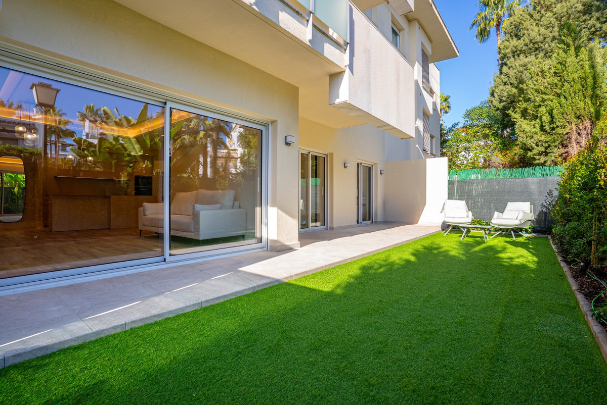 2 Bed Apartment for sale in San Pedro De Alcántara Costa Del Sol, Málaga, Spain