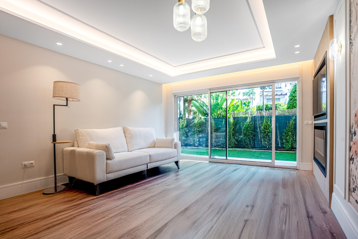 2 Bed Apartment for sale in San Pedro De Alcántara Costa Del Sol, Málaga, Spain