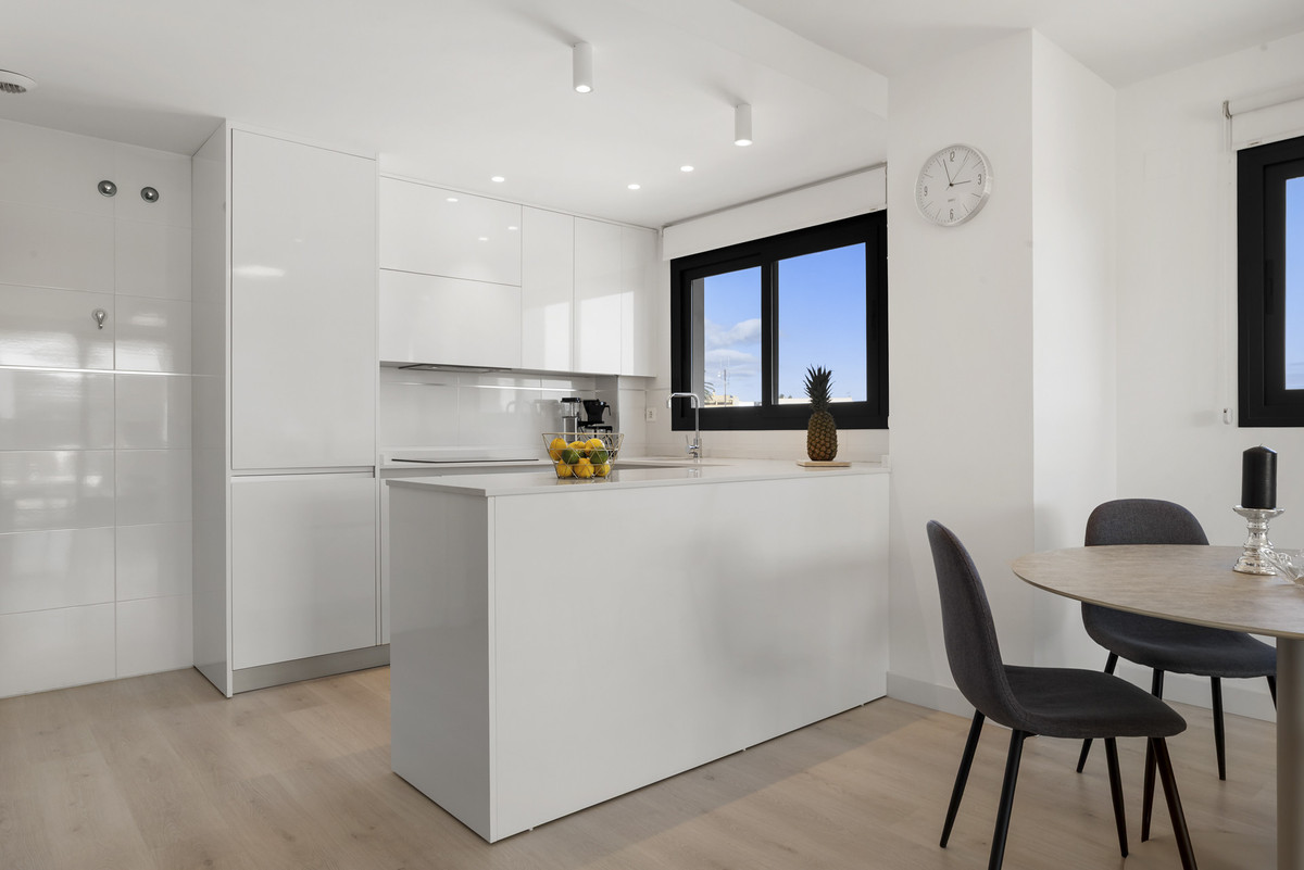 Se vende Apartamento Planta Media de 2 dormitorios en Costa Del Sol, Málaga, España