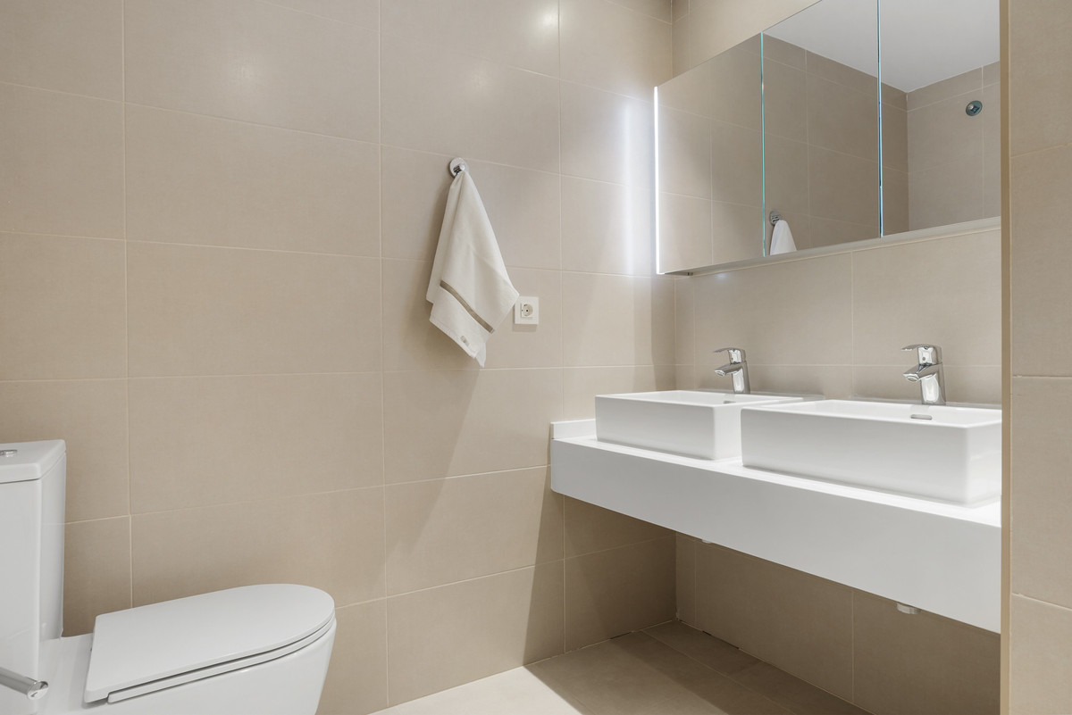 Se vende Apartamento Planta Media de 2 dormitorios en Costa Del Sol, Málaga, España