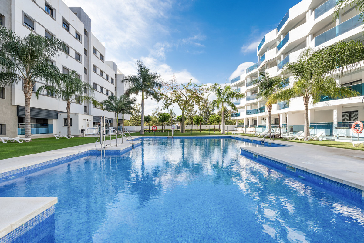 Se vende Apartamento Planta Media de 2 dormitorios en Costa Del Sol, Málaga, España