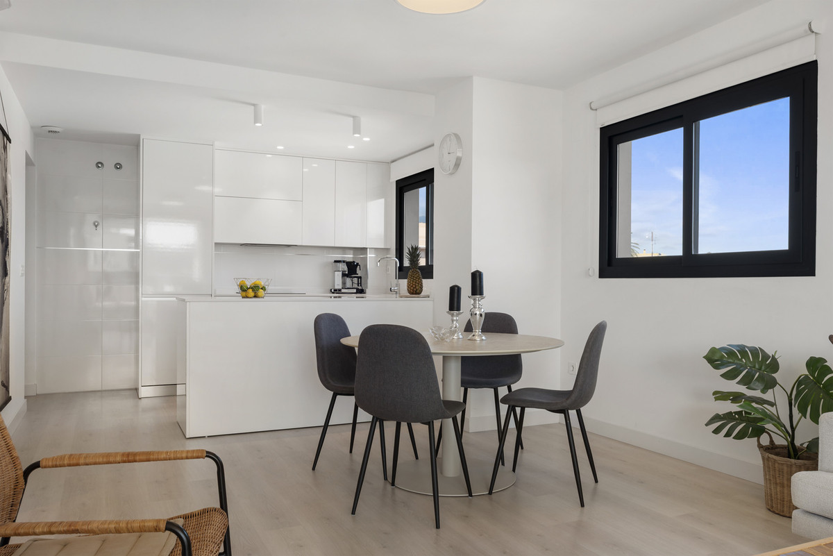 Se vende Apartamento Planta Media de 2 dormitorios en Costa Del Sol, Málaga, España