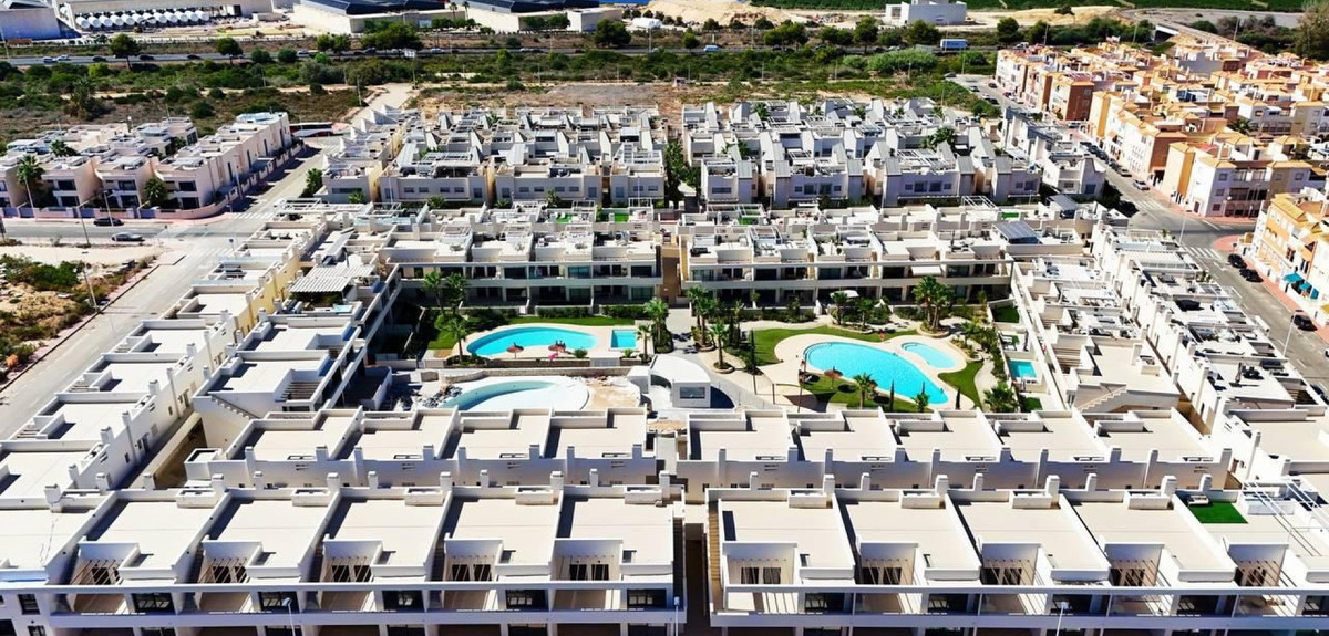 2 Bed Apartment for sale in La Veleta Costa Blanca, Alicante, Spain