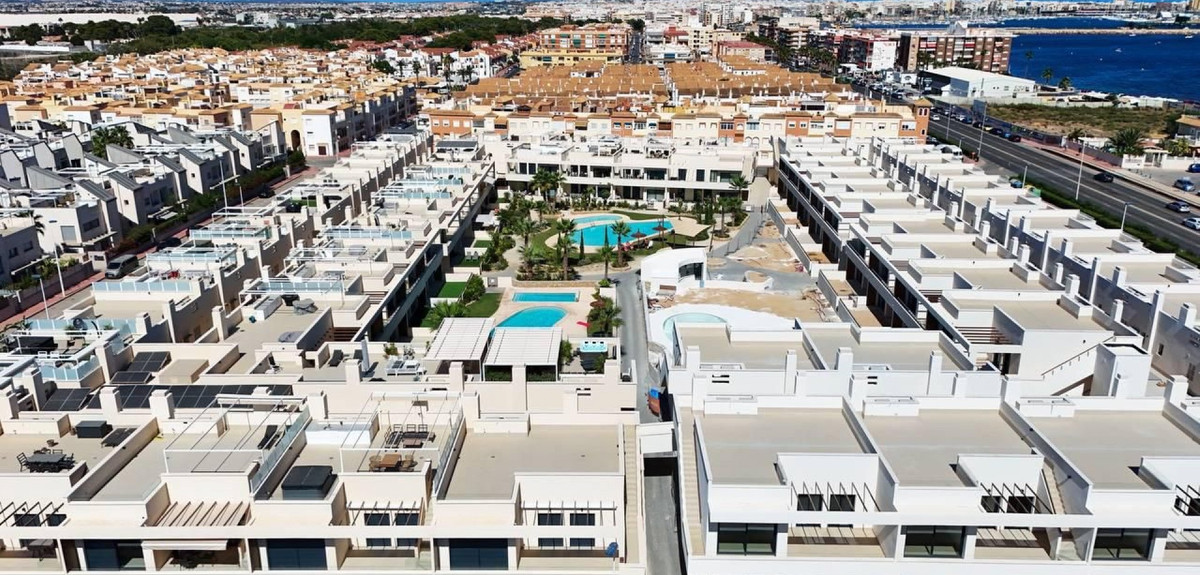 2 Bed Apartment for sale in La Veleta Costa Blanca, Alicante, Spain