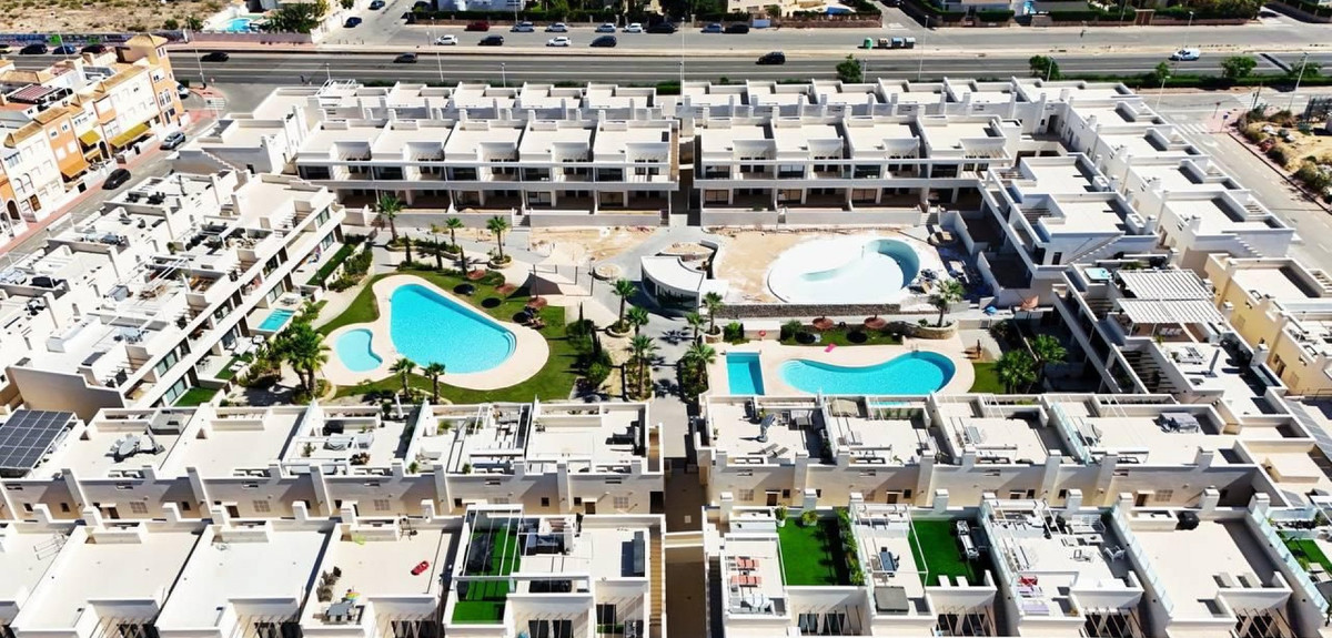 2 Bed Apartment for sale in La Veleta Costa Blanca, Alicante, Spain