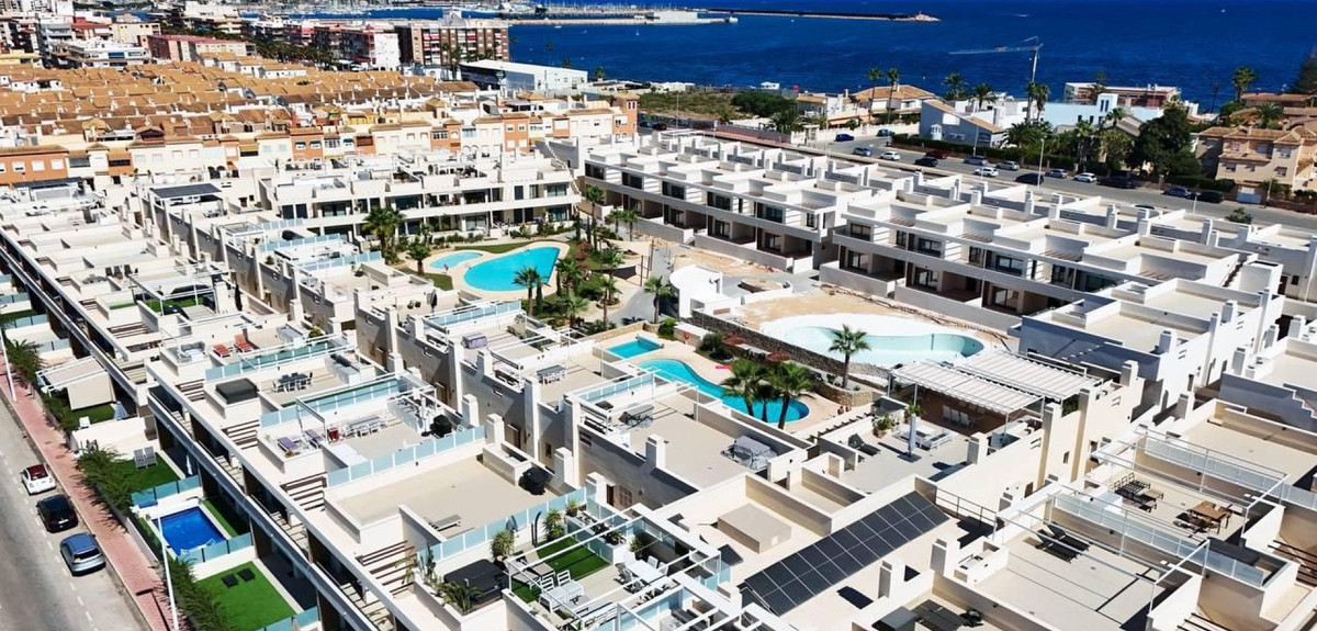 2 Bed Apartment for sale in La Veleta Costa Blanca, Alicante, Spain