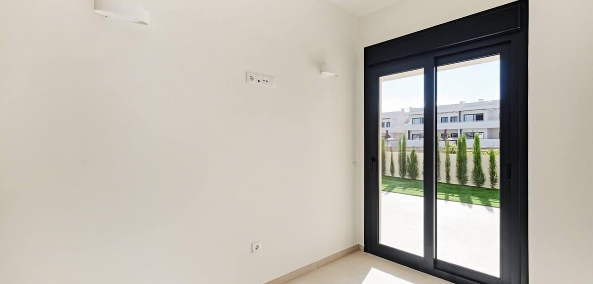 2 Bed Apartment for sale in La Veleta Costa Blanca, Alicante, Spain