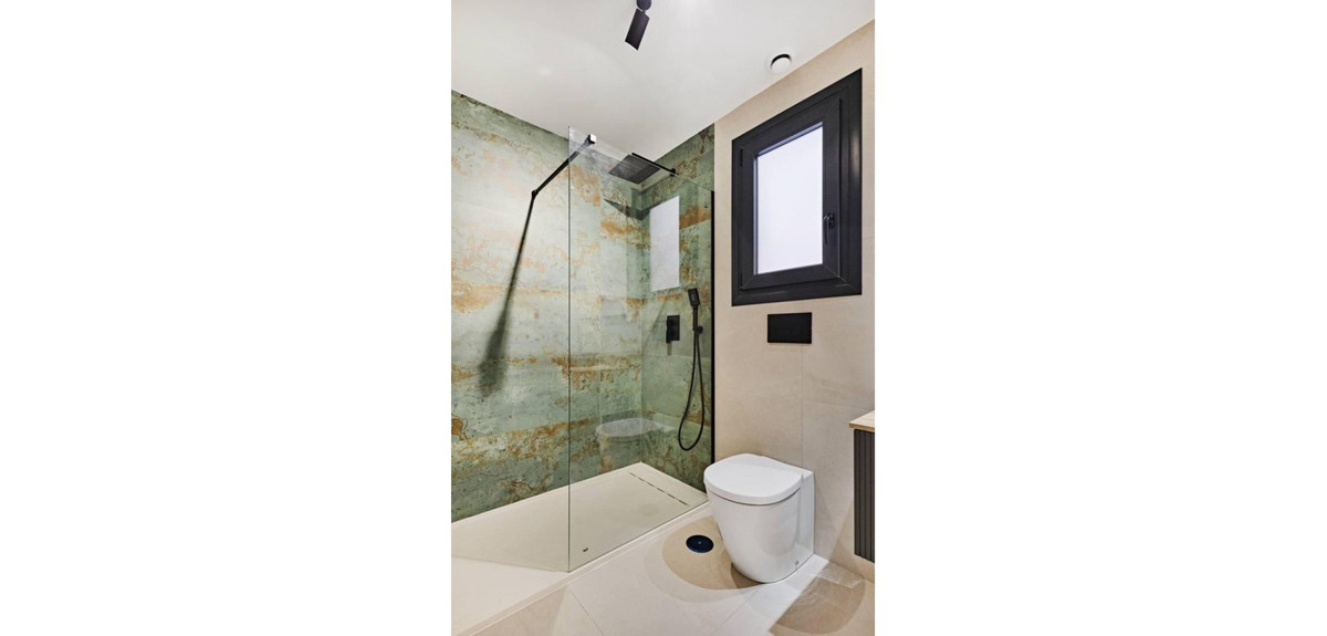 2 Bed Apartment for sale in La Veleta Costa Blanca, Alicante, Spain