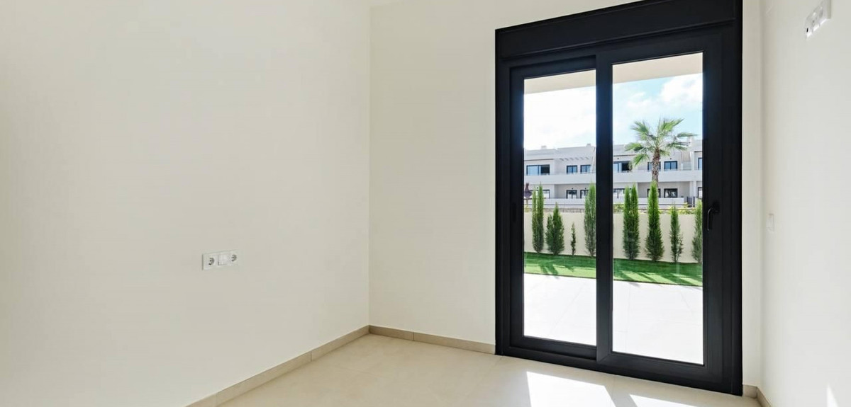 2 Bed Apartment for sale in La Veleta Costa Blanca, Alicante, Spain