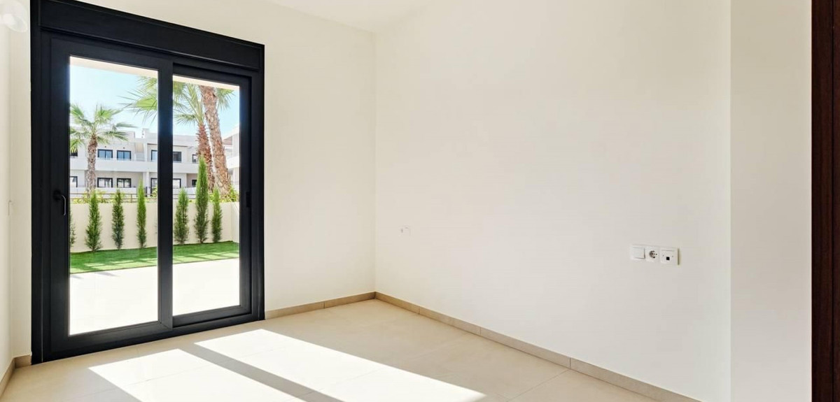 2 Bed Apartment for sale in La Veleta Costa Blanca, Alicante, Spain
