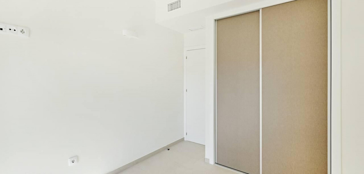2 Bed Apartment for sale in La Veleta Costa Blanca, Alicante, Spain