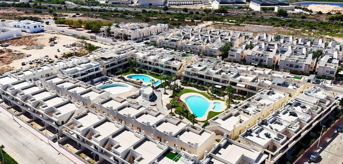 2 Bed Apartment for sale in La Veleta Costa Blanca, Alicante, Spain