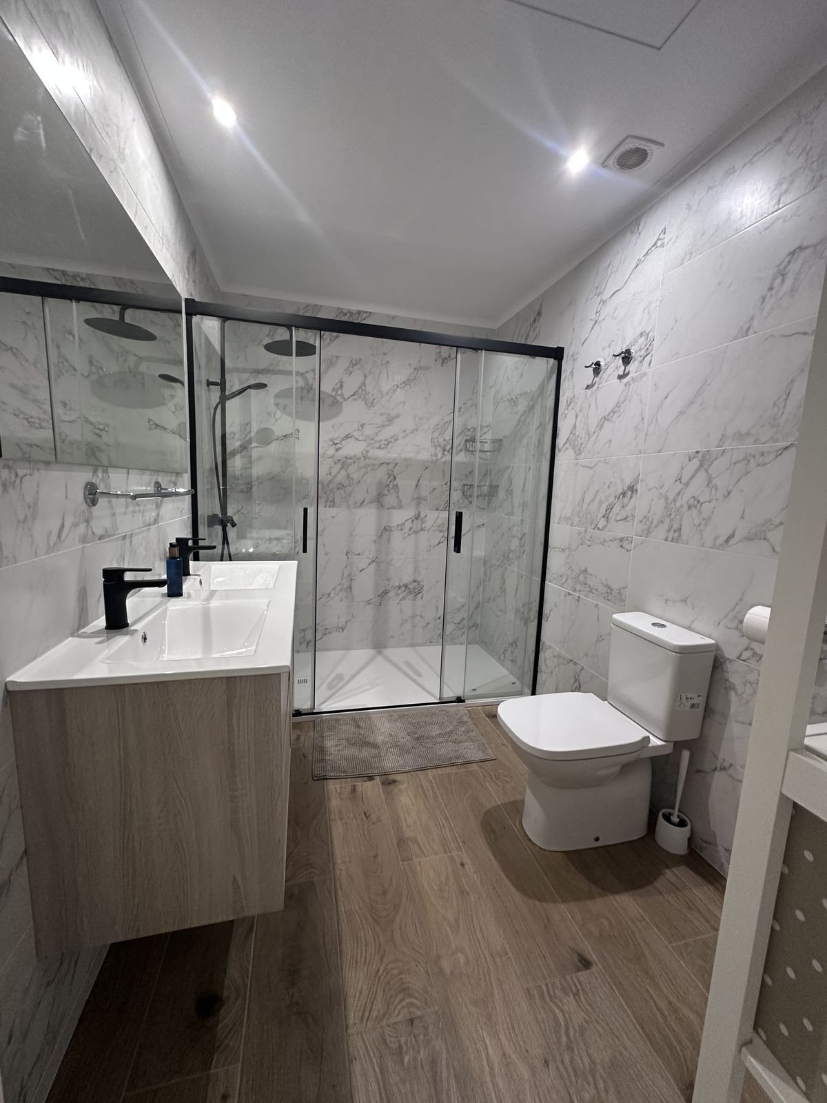 Se vende Apartamento Planta Media de 2 dormitorios en Costa Del Sol, Málaga, España