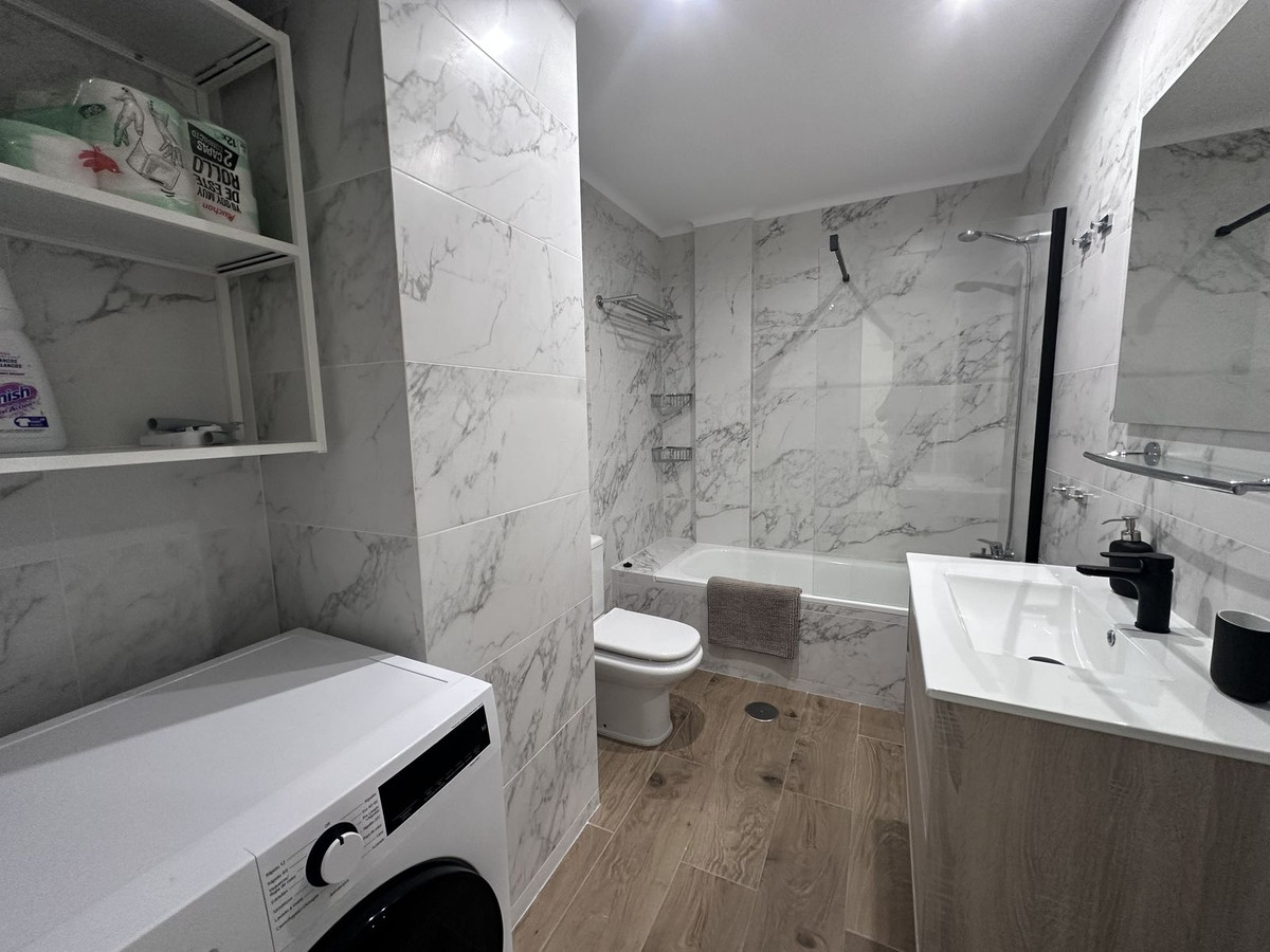 Se vende Apartamento Planta Media de 2 dormitorios en Costa Del Sol, Málaga, España