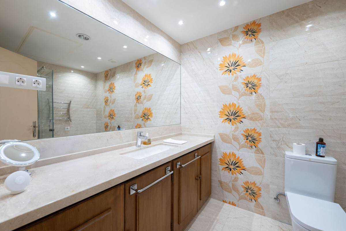 2 Bed Apartment for sale in Puerto Banús Costa Del Sol, Málaga, Spain