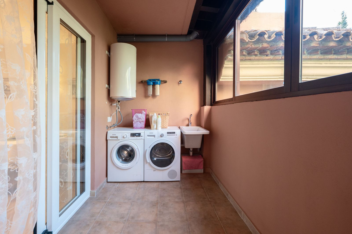 2 Bed Apartment for sale in Puerto Banús Costa Del Sol, Málaga, Spain