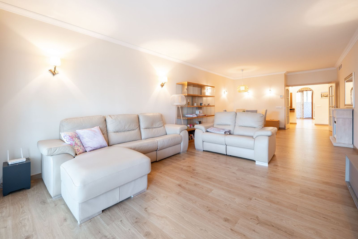 2 Bed Apartment for sale in Puerto Banús Costa Del Sol, Málaga, Spain