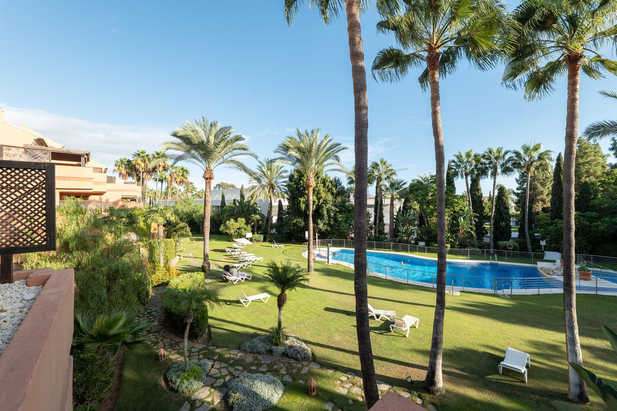 2 Bed Apartment for sale in Puerto Banús Costa Del Sol, Málaga, Spain