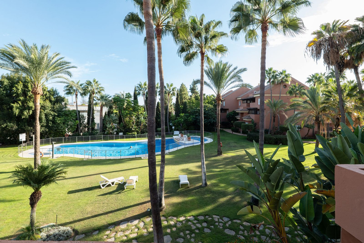 2 Bed Apartment for sale in Puerto Banús Costa Del Sol, Málaga, Spain