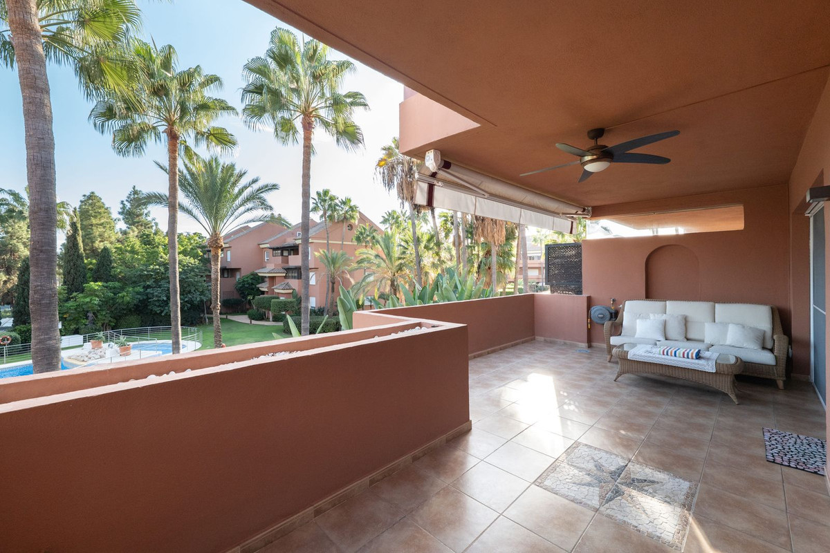 2 Bed Apartment for sale in Puerto Banús Costa Del Sol, Málaga, Spain