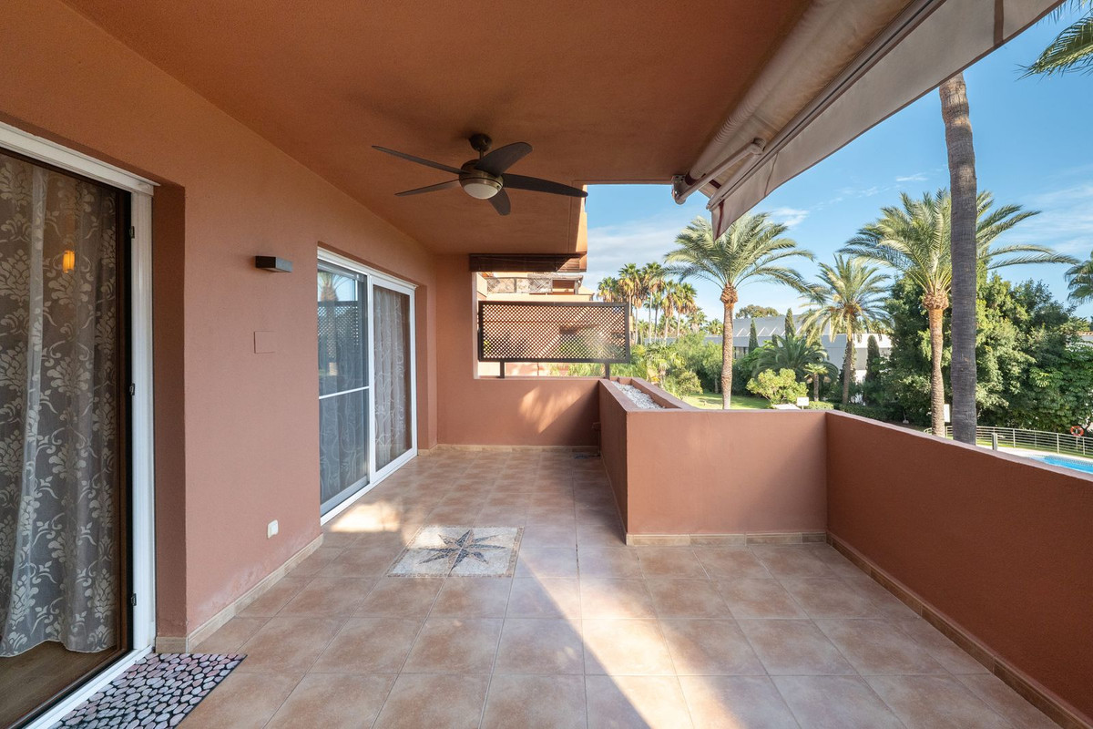 2 Bed Apartment for sale in Puerto Banús Costa Del Sol, Málaga, Spain