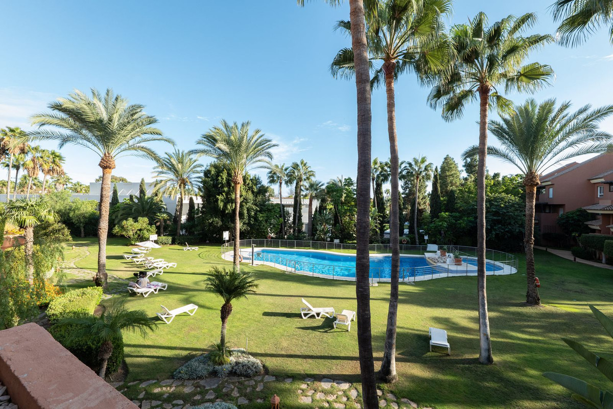 2 Bed Apartment for sale in Puerto Banús Costa Del Sol, Málaga, Spain