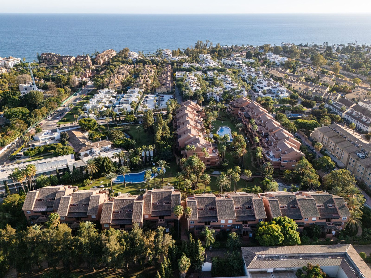 2 Bed Apartment for sale in Puerto Banús Costa Del Sol, Málaga, Spain