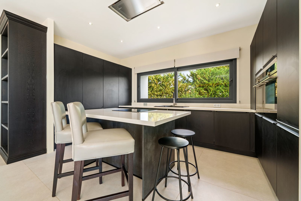 Se vende Villa - Chalet de 6 dormitorios en Costa Del Sol, Málaga, España