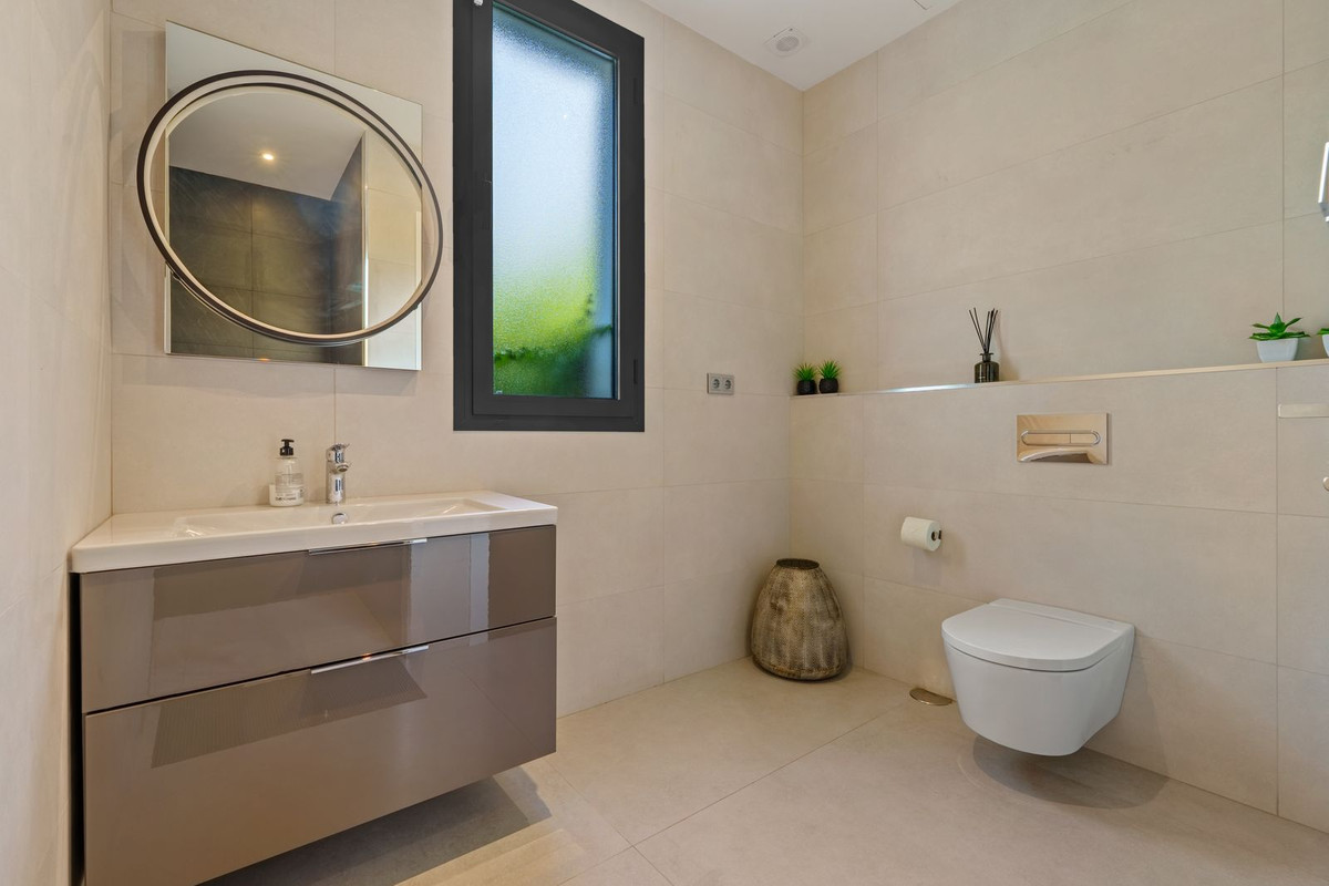 Se vende Villa - Chalet de 6 dormitorios en Costa Del Sol, Málaga, España