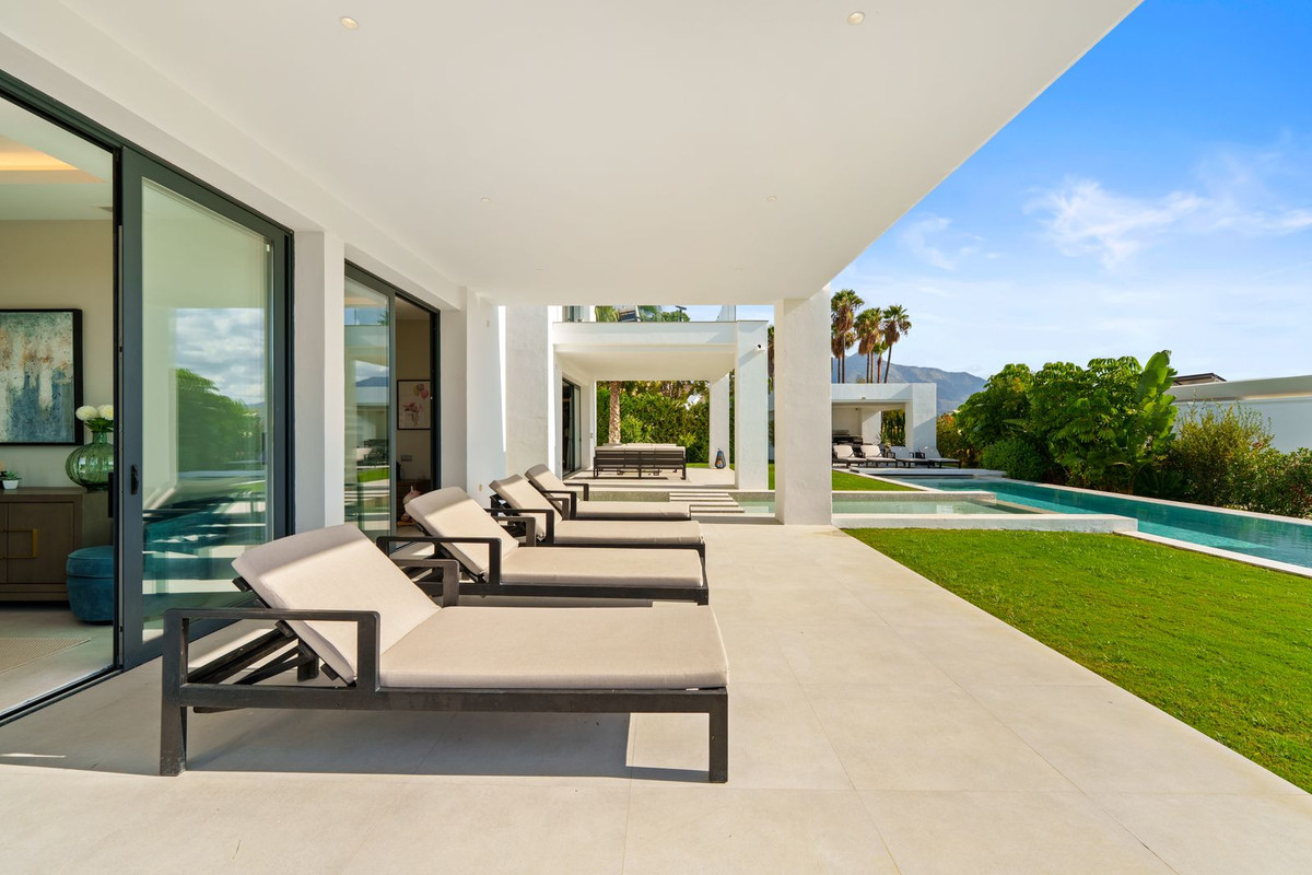 Se vende Villa - Chalet de 6 dormitorios en Costa Del Sol, Málaga, España