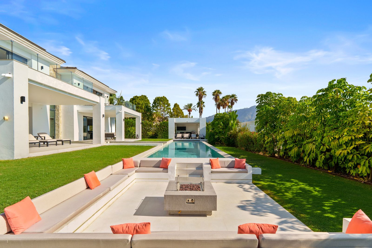 Se vende Villa - Chalet de 6 dormitorios en Costa Del Sol, Málaga, España