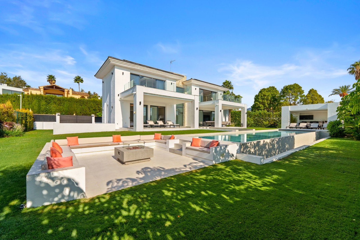 Se vende Villa - Chalet de 6 dormitorios en Costa Del Sol, Málaga, España