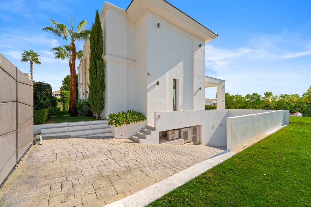 Se vende Villa - Chalet de 6 dormitorios en Costa Del Sol, Málaga, España