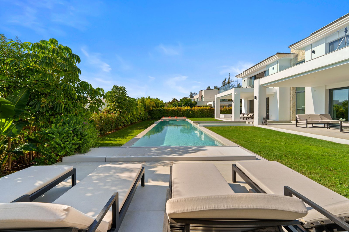 Se vende Villa - Chalet de 6 dormitorios en Costa Del Sol, Málaga, España