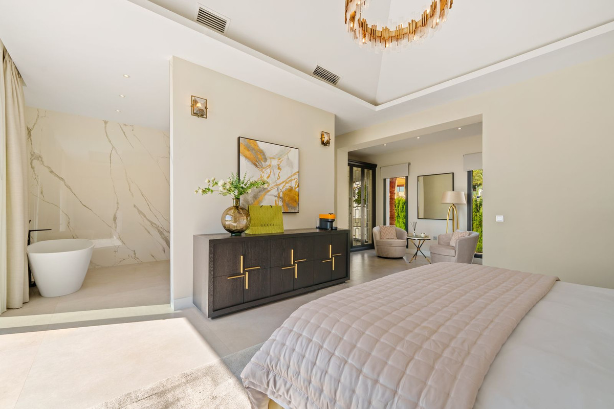 Se vende Villa - Chalet de 6 dormitorios en Costa Del Sol, Málaga, España