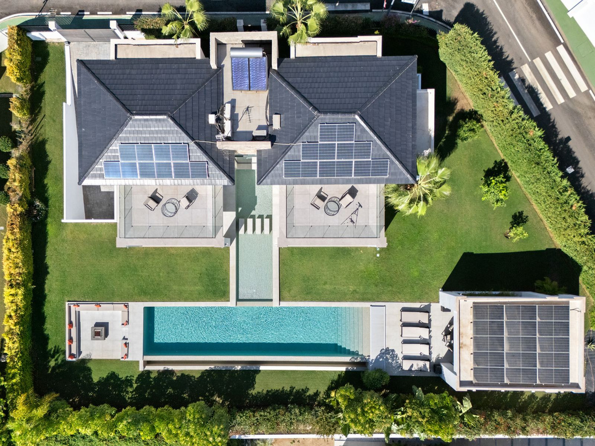 Se vende Villa - Chalet de 6 dormitorios en Costa Del Sol, Málaga, España