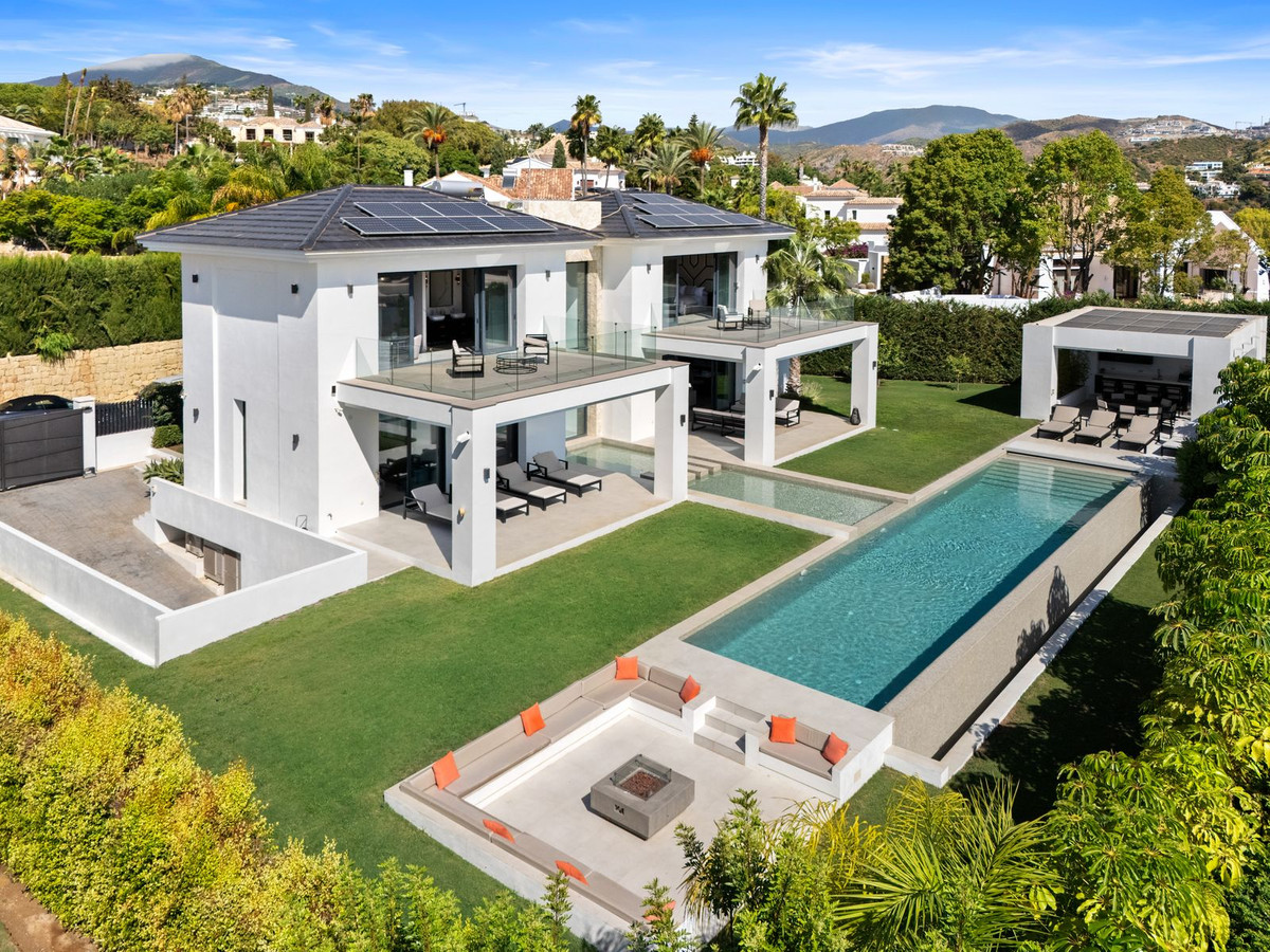 Se vende Villa - Chalet de 6 dormitorios en Costa Del Sol, Málaga, España